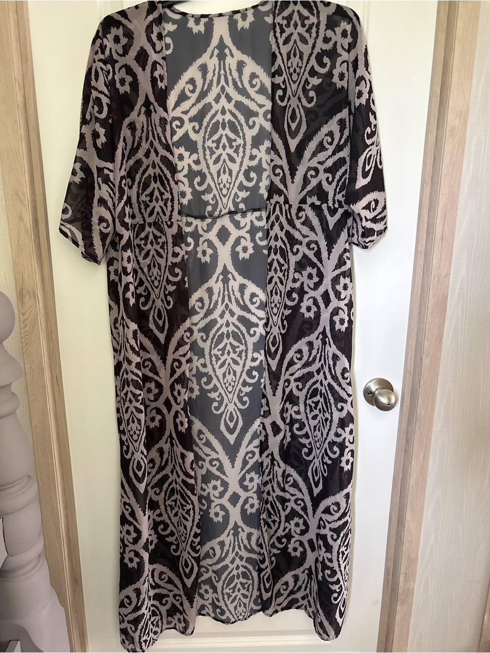Women’s Sheer Long Kimono Duster in Black and Taupe SZ-LARGE